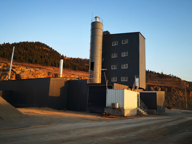 環保(bao)型LB2000瀝青攪(jiǎo)拌站